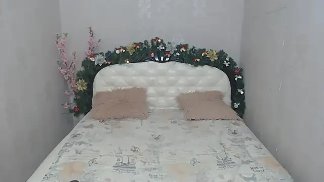 Snapshot of Holliy_Cooper chatting on 01.06.25 Holliy Cooper online show from 01.06.25