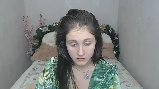 Snapshot of Holliy_Cooper chatting on 01.06.25 Holliy Cooper online show from 01.06.25