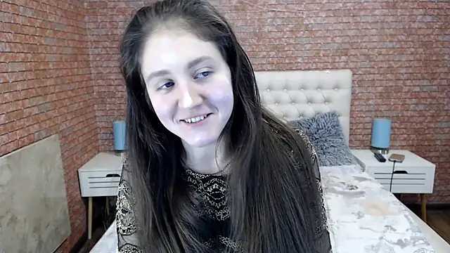 Snapshot of Holliy_Cooper chatting on 01.10.25 Holliy Cooper online show from 01.10.25