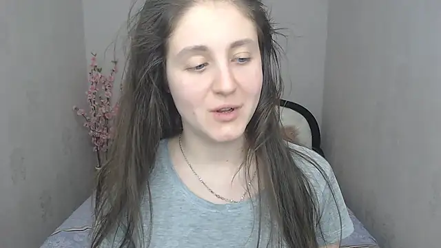 Snapshot of Holliy_Cooper chatting on 02.05.25 Holliy Cooper online show from 02.05.25