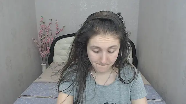 Snapshot of Holliy_Cooper chatting on 02.06.25 Holliy Cooper online show from 02.06.25