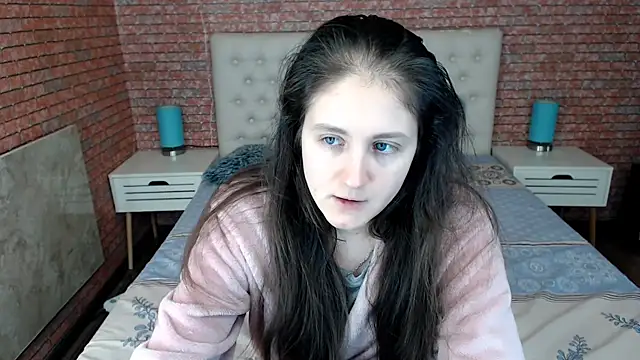 Snapshot of Holliy_Cooper chatting on 02.07.25 Holliy Cooper online show from 02.07.25