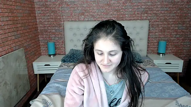 Snapshot of Holliy_Cooper chatting on 02.07.25 Holliy Cooper online show from 02.07.25