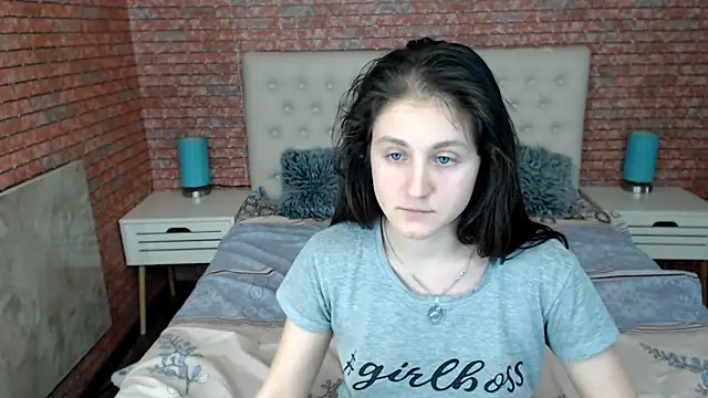 Snapshot of Holliy_Cooper chatting on 02.07.25 Holliy Cooper online show from 02.07.25