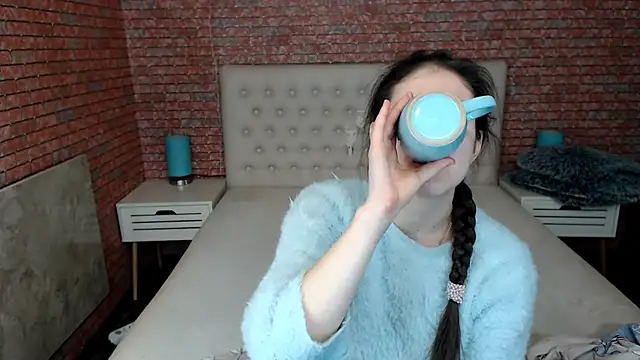 Snapshot of Holliy_Cooper chatting on 02.08.25 Holliy Cooper online show from 02.08.25