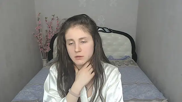 Snapshot of Holliy_Cooper chatting on 02.19.25 Holliy Cooper online show from 02.19.25