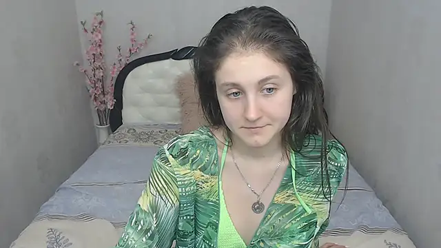 Snapshot of Holliy_Cooper chatting on 03.12.25 Holliy Cooper online show from 03.12.25