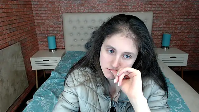 Snapshot of Holliy_Cooper chatting on 03.17.25 Holliy Cooper online show from 03.17.25