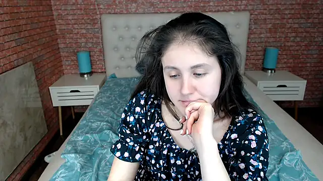 Snapshot of Holliy_Cooper chatting on 03.17.25 Holliy Cooper online show from 03.17.25