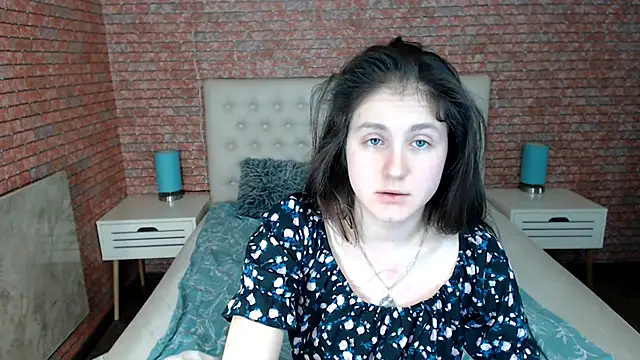 Snapshot of Holliy_Cooper chatting on 03.18.25 Holliy Cooper online show from 03.18.25