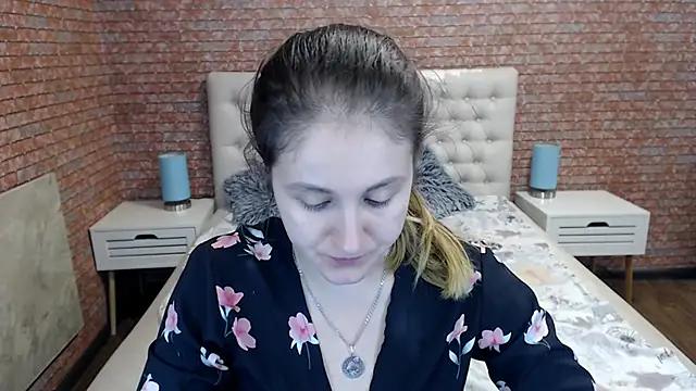 Snapshot of Holliy_Cooper chatting on 09.10.25 Holliy Cooper online show from 09.10.25