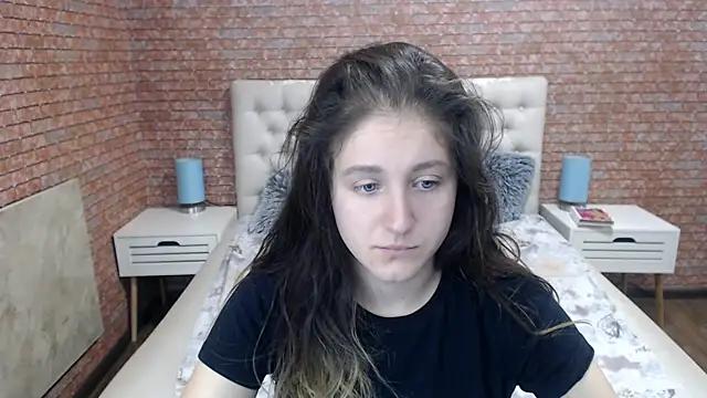 Snapshot of Holliy_Cooper chatting on 09.17.25 Holliy Cooper online show from 09.17.25