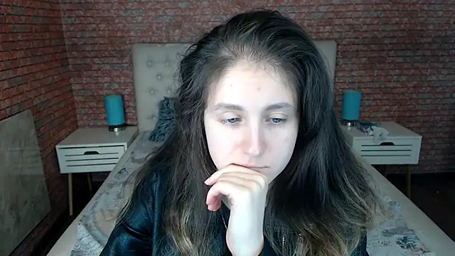 Snapshot of Holliy_Cooper chatting on 09.25.25 Holliy Cooper online show from 09.25.25