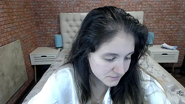 Snapshot of Holliy_Cooper chatting on 10.09.25 Holliy Cooper online show from 10.09.25