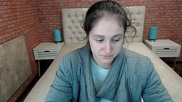 Snapshot of Holliy_Cooper chatting on 10.13.25 Holliy Cooper online show from 10.13.25