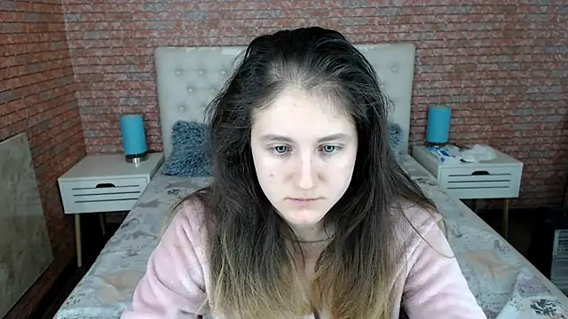 Snapshot of Holliy_Cooper chatting on 10.19.25 Holliy Cooper online show from 10.19.25