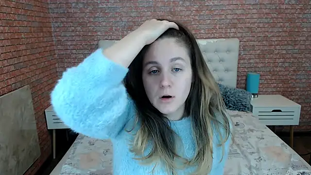 Snapshot of Holliy_Cooper chatting on 10.22.25 Holliy Cooper online show from 10.22.25