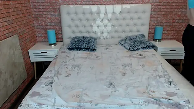 Snapshot of Holliy_Cooper chatting on 10.31.25 Holliy Cooper online show from 10.31.25