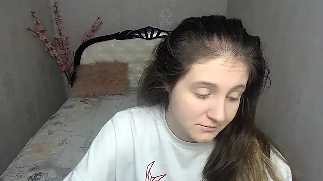 Holliy Cooper online show from 02.09.26