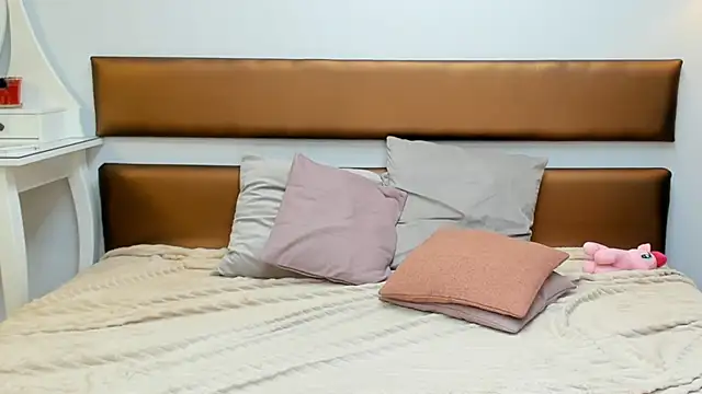 Snapshot of MissYvie chatting on 01.16.25 MissYvie online show from 01.16.25