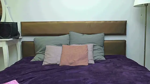 Snapshot of MissYvie chatting on 01.26.25 MissYvie online show from 01.26.25