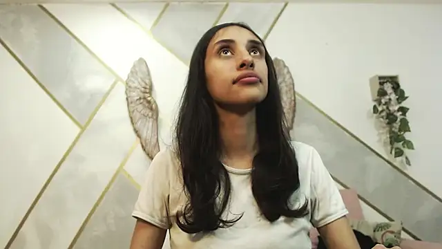 Snapshot of RoxanaCyrano_ chatting on 10.08.25 RoxanaCyrano online show from 10.08.25