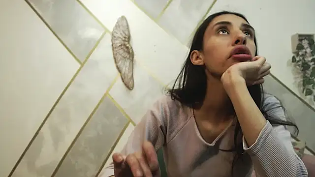 Snapshot of RoxanaCyrano_ chatting on 10.09.25 RoxanaCyrano online show from 10.09.25