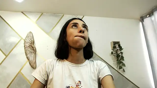 Snapshot of RoxanaCyrano_ chatting on 10.14.25 RoxanaCyrano online show from 10.14.25