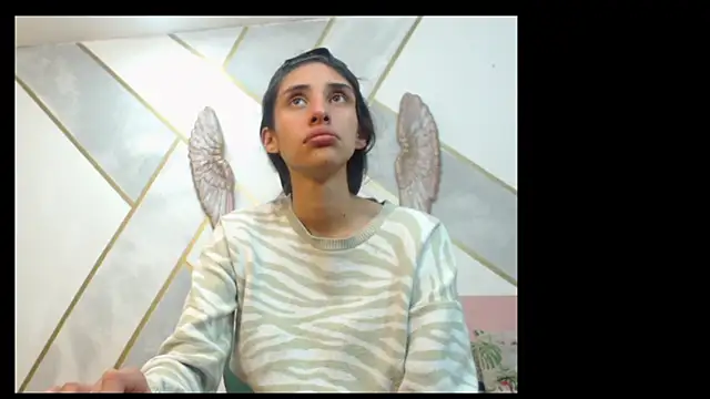 Snapshot of RoxanaCyrano_ chatting on 10.28.25 RoxanaCyrano online show from 10.28.25