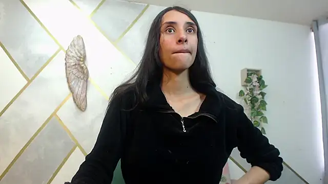 Snapshot of RoxanaCyrano_ chatting on 11.07.25 RoxanaCyrano online show from 11.07.25