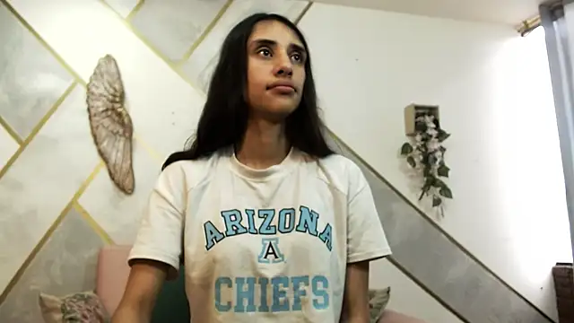 RoxanaCyrano  online show from 11.22.25