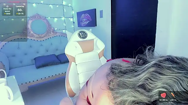 Snapshot of dianamilf chatting on 01.28.25 dianamilf online show from 01.28.25