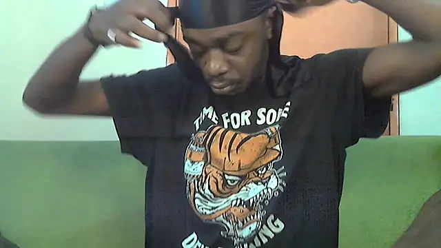 Snapshot of BIGDICKMULLAH chatting on 10.26.25 BIGDICKMULLAH online show from 10.26.25