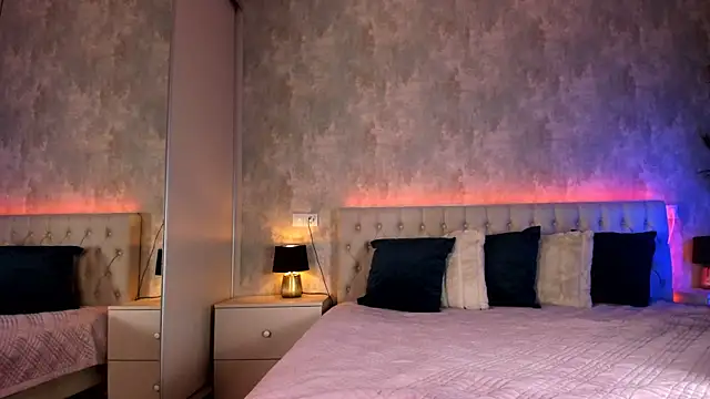 Snapshot of Rai_Raisa chatting on 10.15.25 Rai Raisa online show from 10.15.25