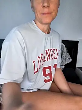 Snapshot of DarleenHot chatting on 10.10.25 DarleenHot online show from 10.10.25