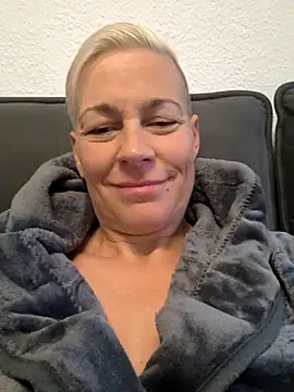 Snapshot of DarleenHot chatting on 10.22.25 DarleenHot online show from 10.22.25