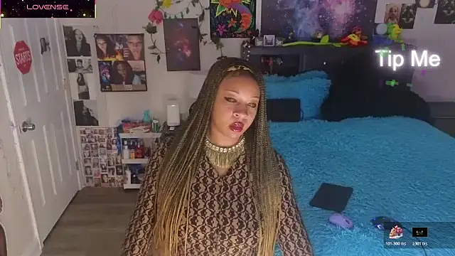 Snapshot of temptressbeauty24 chatting on 11.10.25 temptressbeauty24 online show from 11.10.25