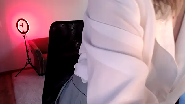 sophia leurre online show from 01.25.25