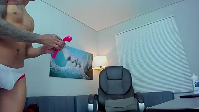 Snapshot of vincen_jose chatting on 10.06.25 vincen jose online show from 10.06.25