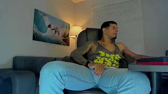 Snapshot of vincen_jose chatting on 10.14.25 vincen jose online show from 10.14.25