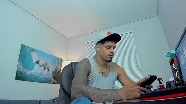 Snapshot of vincen_jose chatting on 10.23.25 vincen jose online show from 10.23.25