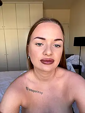 ElenaRebelle online show from 10.25.25