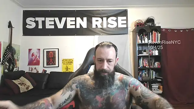 Snapshot of StevenRiseNYC chatting on 10.04.25 StevenRiseNYC online show from 10.04.25