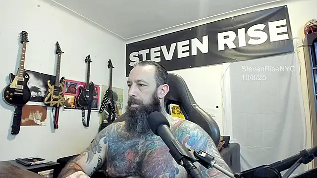 Snapshot of StevenRiseNYC chatting on 10.08.25 StevenRiseNYC online show from 10.08.25