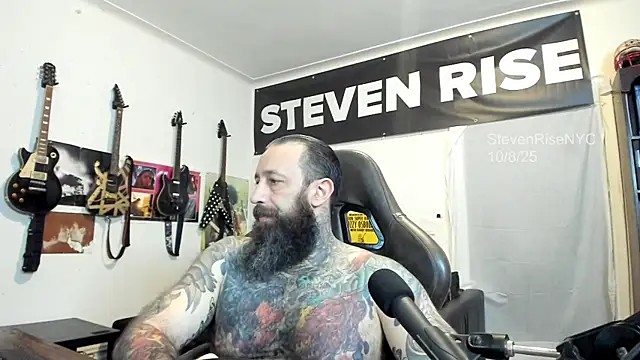 Snapshot of StevenRiseNYC chatting on 10.09.25 StevenRiseNYC online show from 10.09.25