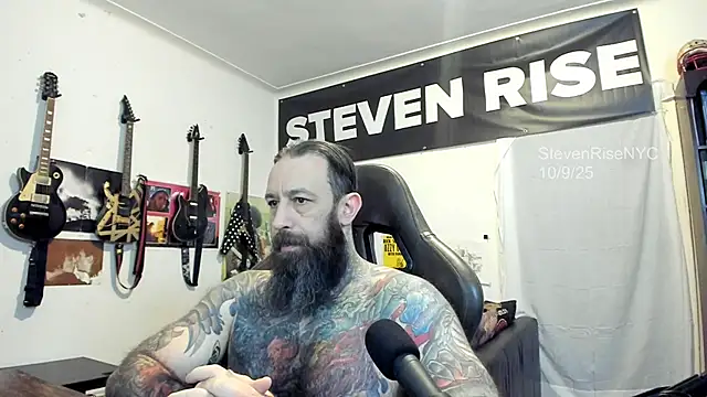 Snapshot of StevenRiseNYC chatting on 10.09.25 StevenRiseNYC online show from 10.09.25