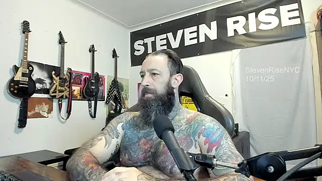 Snapshot of StevenRiseNYC chatting on 10.11.25 StevenRiseNYC online show from 10.11.25
