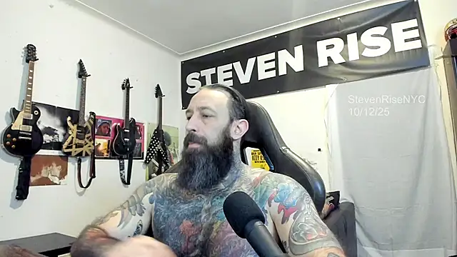 Snapshot of StevenRiseNYC chatting on 10.12.25 StevenRiseNYC online show from 10.12.25