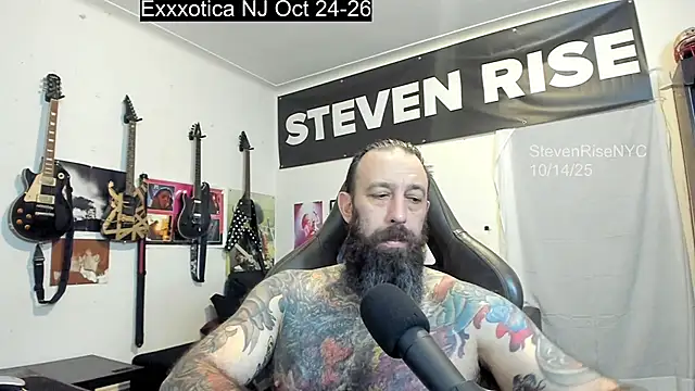 Snapshot of StevenRiseNYC chatting on 10.15.25 StevenRiseNYC online show from 10.15.25