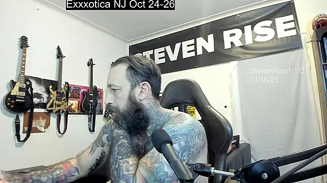 Snapshot of StevenRiseNYC chatting on 10.16.25 StevenRiseNYC online show from 10.16.25